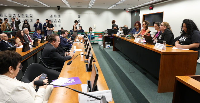 governo-deve-negociar-regra-de-transicao-de-ate-tres-anos-para-reduzir-jornada-e-acabar-com-escala-6x1